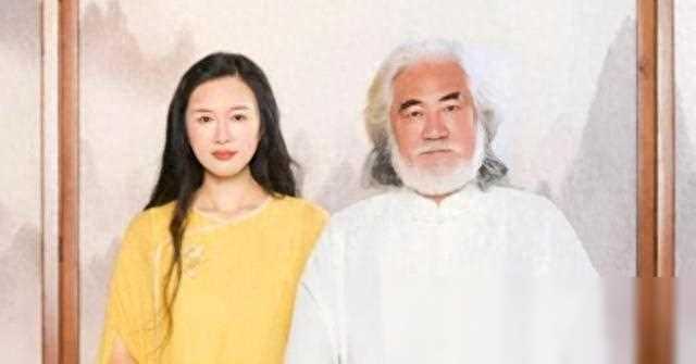 36岁女星嫁73岁大爷生娃，如今生活如何？她说不后悔！