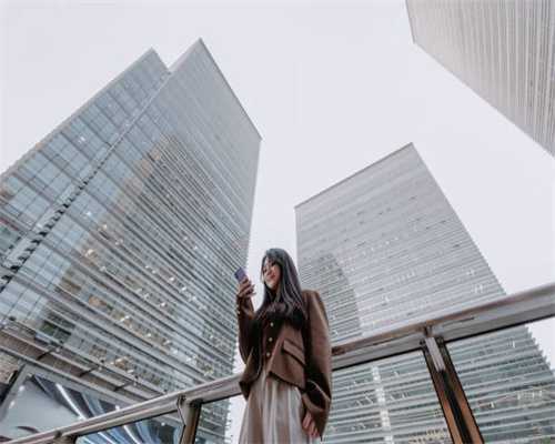 为什么猫咪愿意亲近宝宝？他们的相处方式，往往都很温暖
